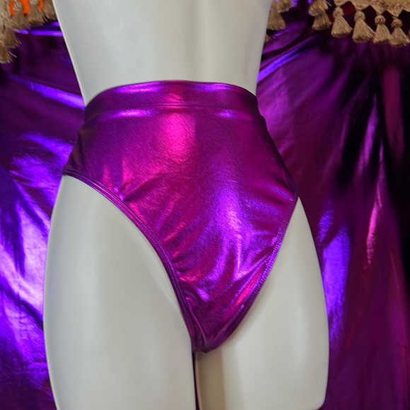 Cheeky High Waisted Bottoms - Picture 5 of 11